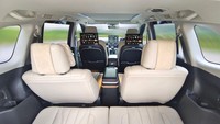 Joknya mengusung captain seat dengan leg rest electric, wireless charging. Joknya diretrim dengan menggunakan bahan microfiber. Foto: Dok. Lombardi Altera Auto Indonesia