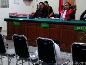 Nyoman Sukena Sujud Syukur Divonis Bebas dalam Kasus Landak Jawa