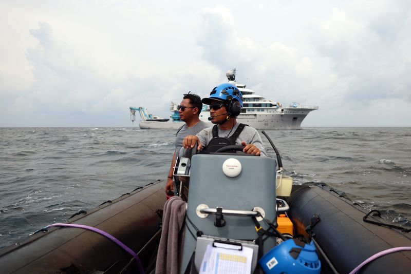 Misi penjelajahan laut Indonesia oleh kapal OceanXplorer milik OceanX akhirnya rampung. Sejumlah temuan menarik dari misi ini di antaranya adalah keberadaan lima gunung bawa laut di perairan Indonesia.