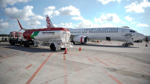 Penyaluran Sustainable Aviation Fuel (SAF) ke Virgin Australia Airlines saat di Bandara Ngurah Rai Bali, Rabu (18/9/2024)