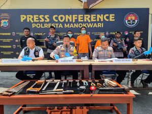 Pabrik Senpi Ilegal Berkedok Bengkel Digerebek Polisi, Ayah-Anak Diamankan