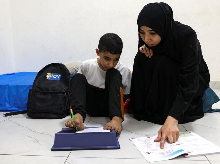 Potret Semangat Belajar Anak Palestina Meski Kehilangan Kedua Lengan