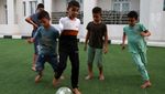 Potret Semangat Belajar Anak Palestina Meski Kehilangan Kedua Lengan
