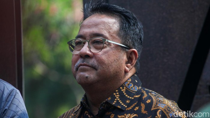 Bakal cagub-cawagub Pramono Anung-Rano Karno bertemu Basuki Tjahaja Purnama (Ahok). Mereka bertemu di Simpang Semanggi yang dulu diresmikan Ahok semasa menjabat gubernur DKI Jakarta.