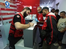 Ramai-ramai Warga Lebanon Donor Darah untuk Korban Ledakan Pager