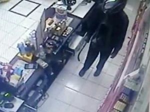 Minimarket di Tulungagung Dirampok, Pelaku Bercelurit Gasak Uang-Rokok