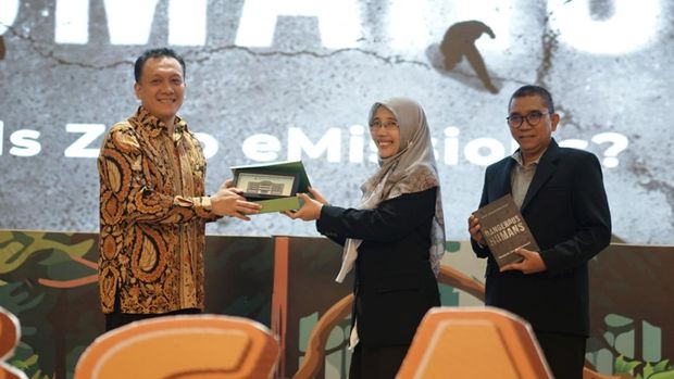 Rektor Unisa Jogja Warsiti dan Staf Khusus Presiden, Diaz Hendropriyono di acara Mataf Unisa 2024.