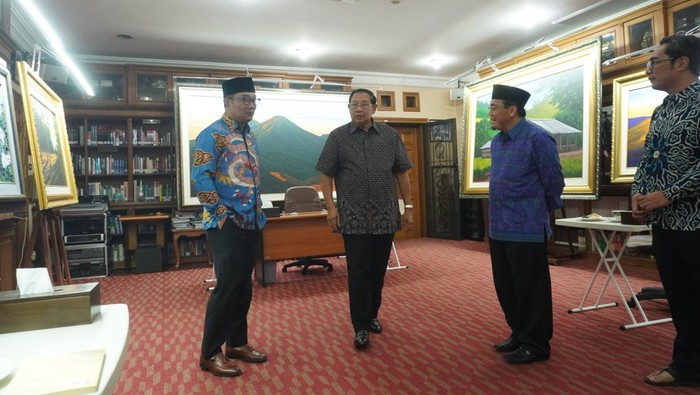 Ridwan Kamil-Suswono menemui SBY di Cekeas, Kamis (19/9/2024).