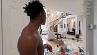Fasilitas di dalam rumahnya juga lengkap. Ada sekitar 4 kamar tidur di dalamnya, kamar mandi yang dilengkapi bathtub, dapur, ruang gym, ruang makan, home theater, ruang kerja, dan ruang keluarga. Foto: Tangkapan layar YouTube IShowSpeed