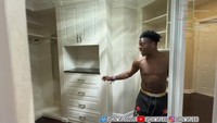 Ini merupakan ruangan yang khusus untuk menaruh pakaian. Foto: Tangkapan layar YouTube IShowSpeed