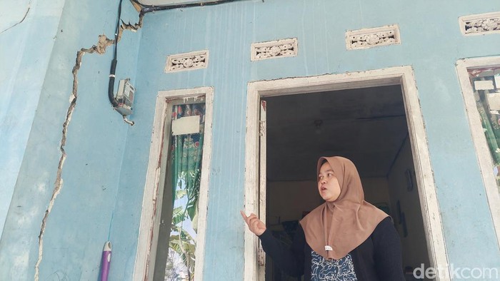 Rumah Susi Susanti rusak akibat guncangan gempa Bandung.
