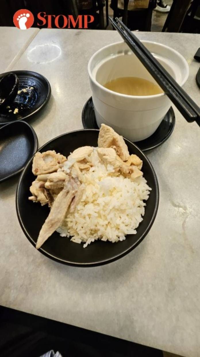 La comida que se sirve es diferente al menú del libro, no critico este restaurante.