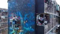 Bahkan dengan mural-mural yang memperbaiki penampilan lingkungan tersebut, masalah infrastruktur kronis tetap ada, dengan sampah menumpuk di jalan-jalan dan saluran pembuangan air hujan tersumbat. Antena TV, kabel listrik, dan pakaian yang berserakan dari jendela di sepanjang tali jemuran juga menghiasi lingkungan tersebut.