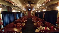 Begini bentuk area meja dan kursi makan di restoran tersebut. Suasananya seperti sedang makan di restoran klasik bintang lima. Foto: onlyinyourstate.com