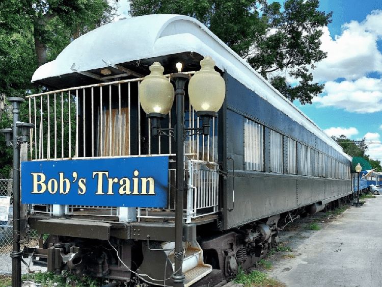 Seru! Di Sini Bisa Merasakan Sensasi Makan dalam Kereta Sirkus