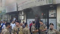 Setelah pager, Lebanon diguncang teror gelombang kedua usai ratusan pager Hizbullah meledak yakni ribuan alat komunikasi radio dua arah, walkie-talkie meledak serempak pada Rabu (18/9). AP Photo/Mohammed Zaatari