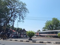 Duh! Masih Banyak Pengendara Bandel Terobos Perlintasan KA di Cirebon