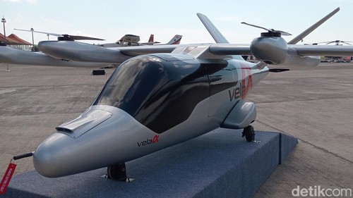 Prototipe taksi terbang buatan PT DI yang dipajang di Bali International Airshow, Rabu (18/9/2024). (Aryo Mahendro/detikBali)