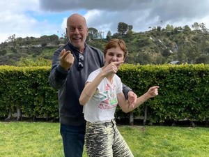 Putri Bruce Willis Curhat Kondisi Ayahnya yang Demensia: Ada Masa-masa Sulit