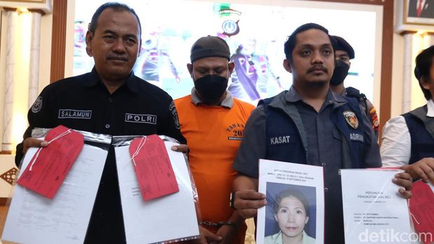 Tampang IR.H, Direktur PT Inti Hosmed yang merupakan pengembang apartemen Malioboro City yang ditangkap polisi.Rilis kasus di Mapolresta Sleman, Kamis (19/9/2024).