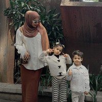 Dalam unggahan terbarunya di Instagram Tasyi mengungkapkan jika bobot tubuhnya sudah berkurang sebanyak 10 kg. Penurunan bobot tubuhnya itu diperoleh Tasyi setelah menjalani diet selama 2,5 bulan. Foto: Instagram/@tasyiiathasyia