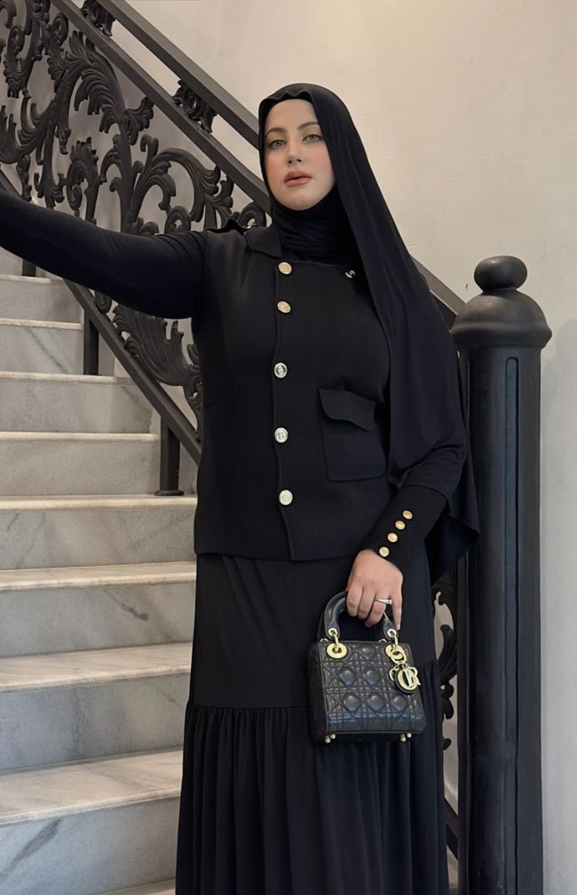 Untuk menurunkan bobot tubuhnya, ada beberapa hal yang dilakukan Tasyi, seperti, mengonsumsi telur rebus untuk sarapannya, memperbanyak protein dan sayur, mengurangi asupan nasi putih dan gula, serta minum air putih yang cukup. Foto: Instagram/@tasyiiathasyia