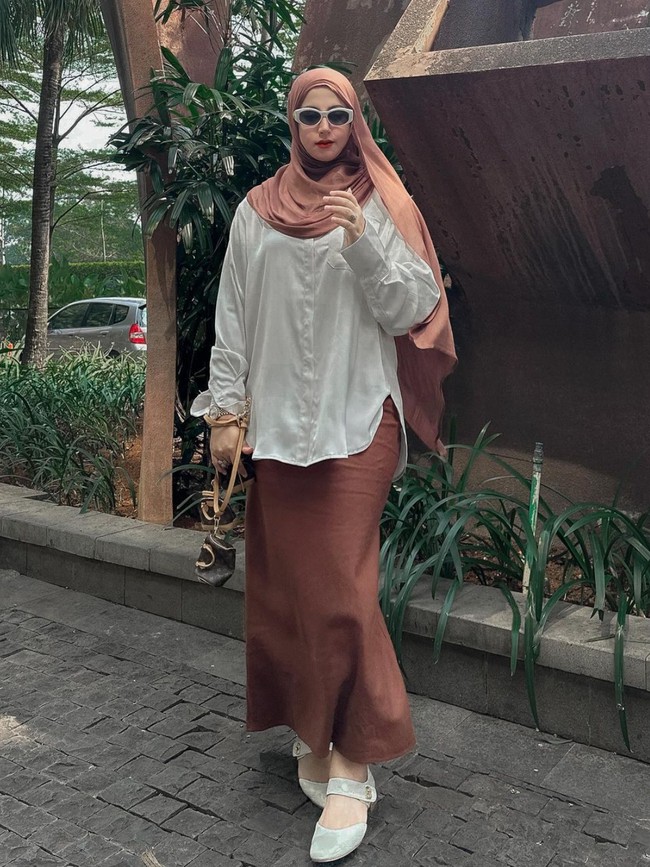 Belakangan penampilan food vlogger Tasyi Athasyia terlihat berbeda dengan tubuh yang makin langsing. Rupanya ibu 3 orang anak itu telah berhasil menjalani program dietnya. Foto: Instagram/@tasyiiathasyia