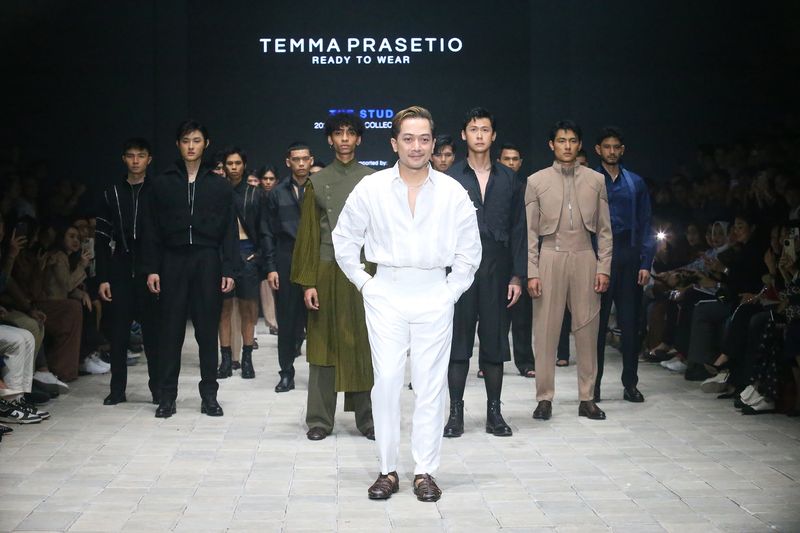 Temma Prasetio Ready To Wear di Plaza Indonesia Men's Fashion Week 2024 Temma Prasetio Ready To Wear di Plaza Indonesia Men's Fashion Week 2024