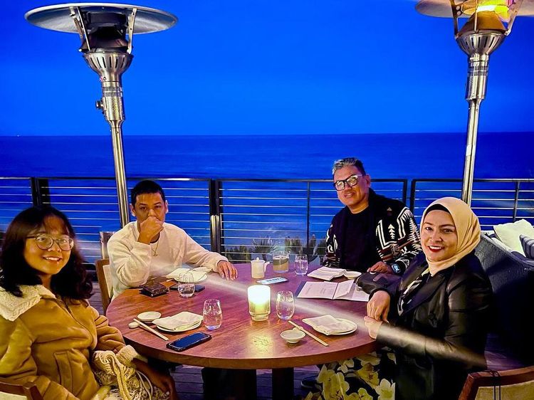 Uya Kuya Sering Kulineran Bareng Keluarga di Luar Negeri