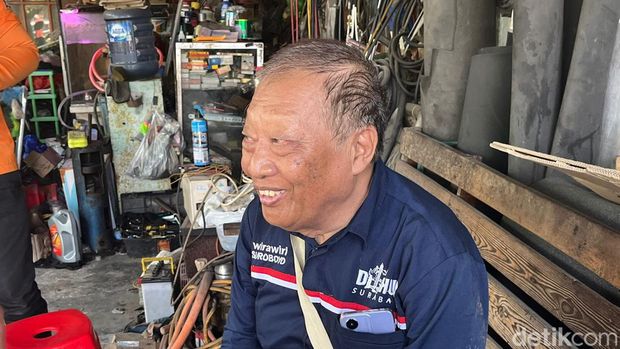 Wira wiri Suroboyo nyemplung sungai Gunung Anyar