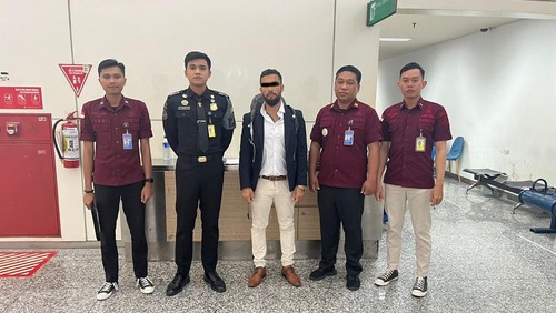 WN spanyol, CNG (37), dideportasi Rudenim Denpasar, Rabu (18/9/2024) gegara kerap tak membayar makan dan penginapan saat berlibur dengan kekasihnya di Bali. (Dok Kanwil Kemenkumham Bali)