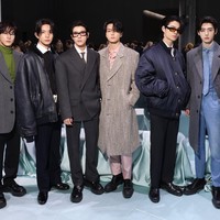Jungwon, Heeseung, Jay, Jake, Sunghoon, Sunoo, dan Ni-ki ENHYPEN menghadiri peragaan busana Prada sebagai brand ambassador pada Kamis (19/9/2024) waktu setempat. Foto: Instagram