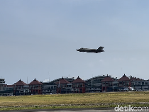 Aksi Mendebarkan Jet Siluman F35 Australia Memecah Langit Bali