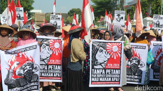 Aksi petani Kendeng di depan kantor DPRD Pati, Jumat (20/9/2024).