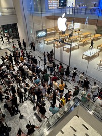 Antrean iPhone 16 Series di Apple TRX Malaysia