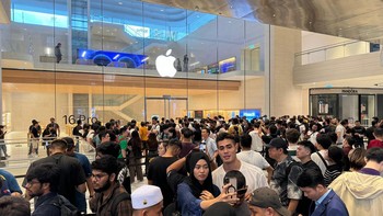 Para penggemar produk Apple di Indonesia memang harus menunggu lebih lama untuk bisa mendapatkan iPhone 16. Foto: Bagus Hernawan/Appleisme ID