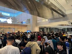 Belum Dijual di Indonesia, Intip Potret Antrean iPhone 16 di Malaysia