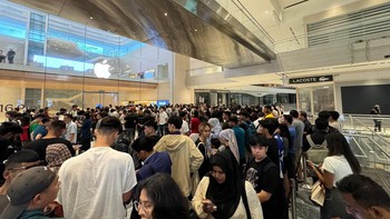 Solusinya, pecinta iPhone di Indonesia yang tak sabar ingin segera memilikinya bisa memboyongnya dari negara tetangga seperti Malaysia dan Singapura. Foto: Bagus Hernawan/Appleisme ID