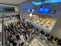 Antrean iPhone 16 Series di Apple TRX Malaysia