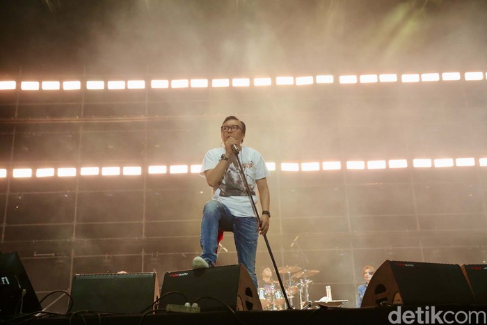 Pestapora 2024 resmi digelar di JIExpo Kemayoran, Jakarta, Jumat (20/9/2024). Ari Lasso dan Band Boomerang langsung menghibur penonton dan mengguncang panggung Pestapora 2024.