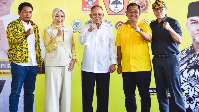 Atalia Praratya menyatakan dukungannya kepada pasangan Arfi Rafnialdi-Yena Iskandar Masoem di Pemilihan Wali Kota (Pilwalkot) Bandung.