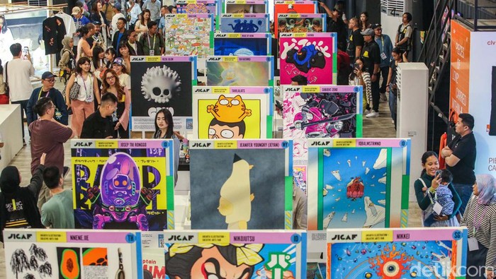 Jakarta Illustration & Creative Art Fair (JICAF) tengah digelar di Senayan City, Jakarta. Perayaan seni kreatif dan visual berskala internasional ini langsung diserbu pengunjung.
