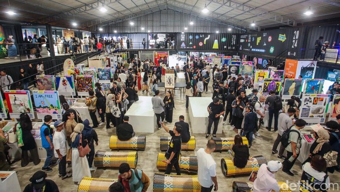 Jakarta Illustration & Creative Art Fair (JICAF) tengah digelar di Senayan City, Jakarta. Perayaan seni kreatif dan visual berskala internasional ini langsung diserbu pengunjung.