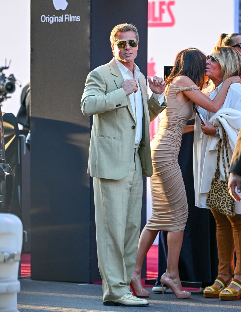 Brad Pitt dan Ines de Ramon LOS ANGELES, CA - SEPTEMBER 18: Brad Pitt and Ines de Ramon are seen outside the premiere of