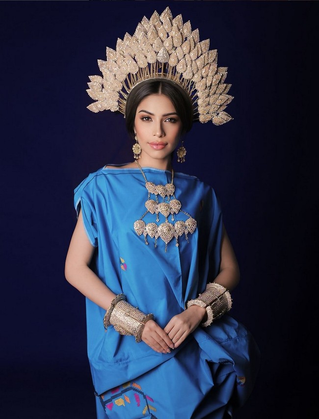 Wanita keturunan Makassar ini juga aktif meyuarakan isu kesehatan mental. Dia mendirikan platform Our Safe Place, sebuah ruang aman bagi perempuan untuk berbagi dan mencari dukungan terkait kesehatan mental. Foto: Instagram/@itsclarasha