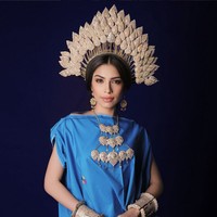 Wanita keturunan Makassar ini juga aktif meyuarakan isu kesehatan mental. Dia mendirikan platform Our Safe Place, sebuah ruang aman bagi perempuan untuk berbagi dan mencari dukungan terkait kesehatan mental. Foto: Instagram/@itsclarasha