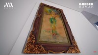 Area dapurnya juga dihiasi dengan lukisan bergambar penari Bali yang artistik. Tambahan lukisan ini menambah warna tersendiri. Foto: YouTube Atta Halilintar