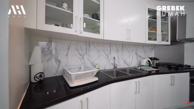 Potret Dapur Rumah dr Boyke yang Bernuansa Hitam Putih
