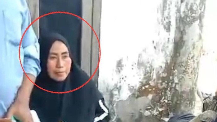 Emak-emak di Pinrang kepergok mencuri uang panai di pesta pernikahan.