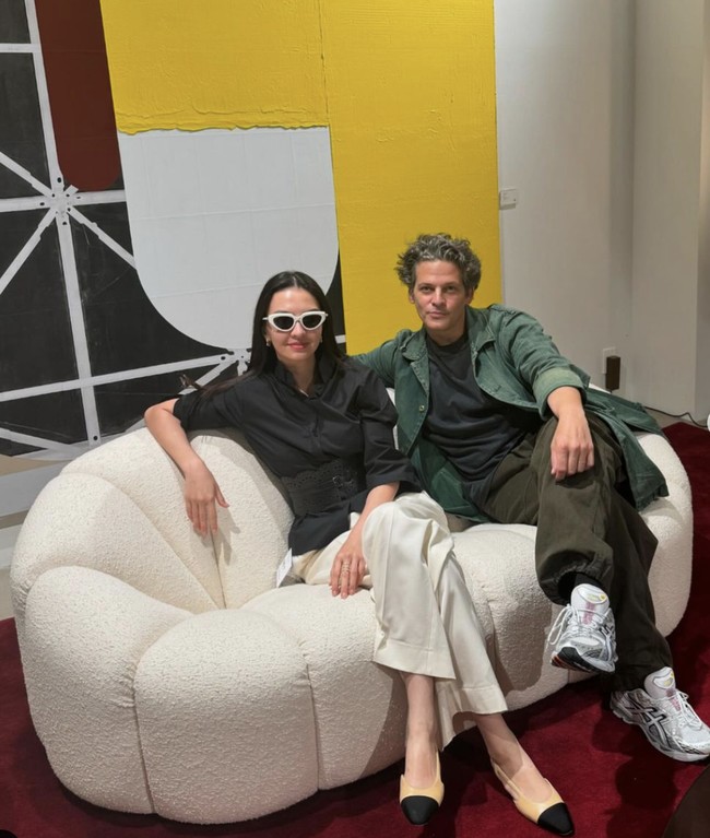 Classic chic menjadi salah satu ciri khas Raline dalam bersolek. Dan ia tetap mengandalkannya saat berada di ibukota Korea Selatan tersebut. (Foto: Instagram/@ralineshah)